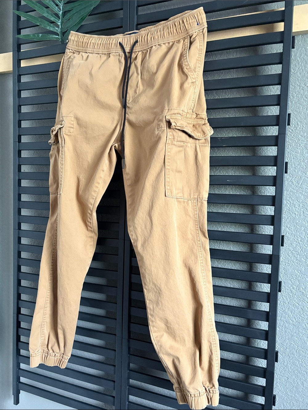 Aeropostale Men's Khaki Cargo Jogger Pants